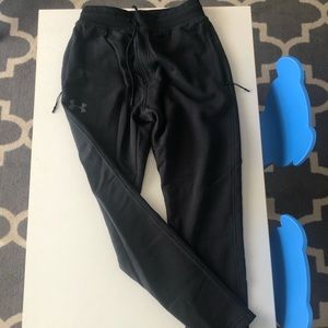 Women’s fitted under armour sweatpants size M